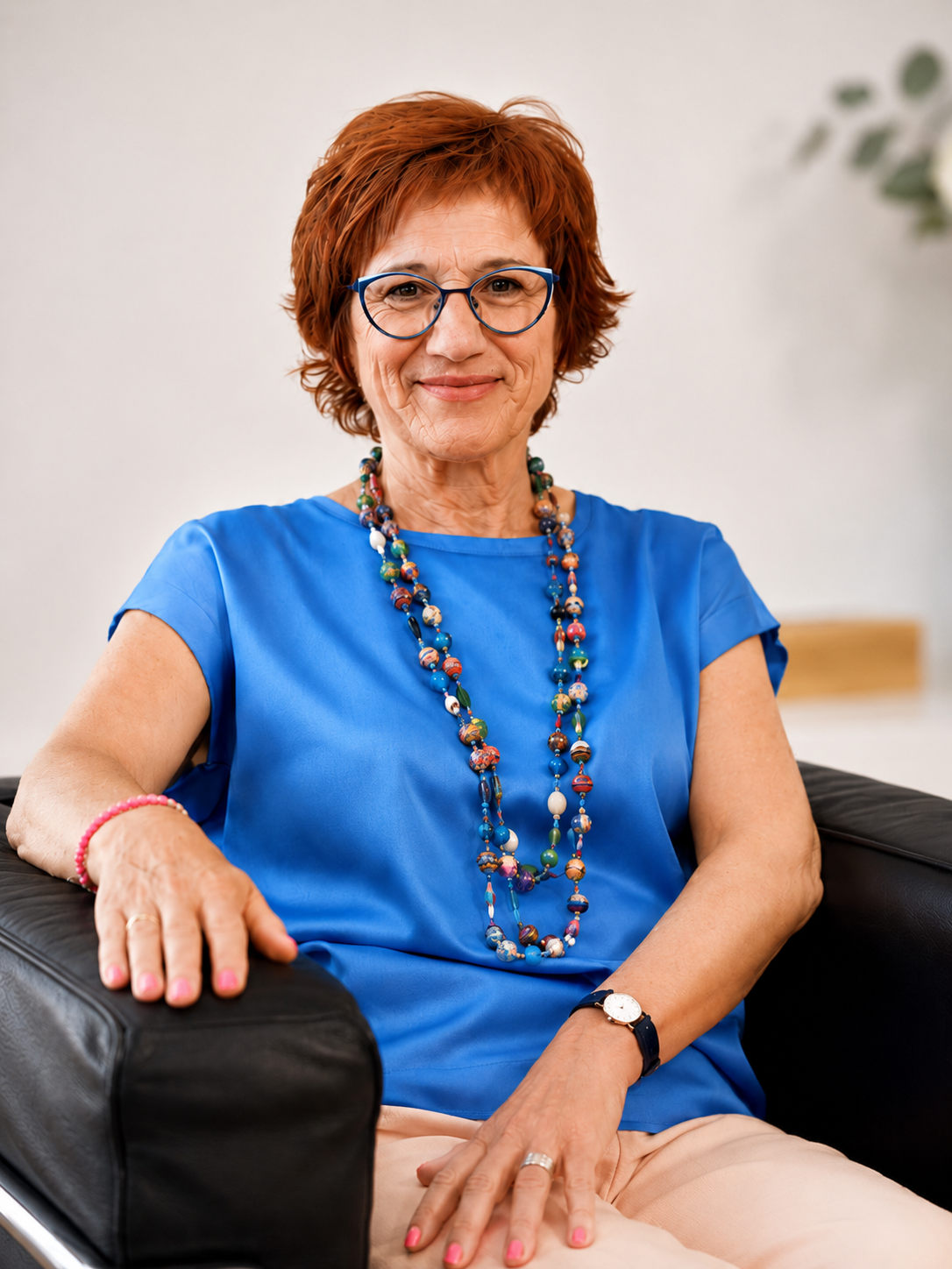 HSP Coaching Francoise Goldmann in Kamera lächelnd